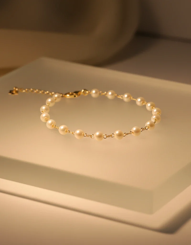 Pulseira de Pérolas e Corrente Dourada